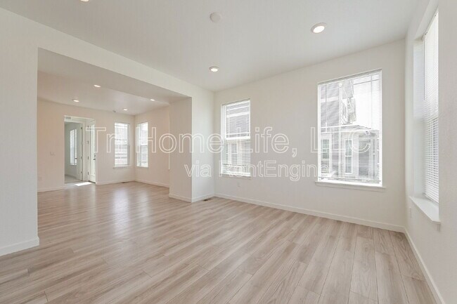 Foto del edificio - 17676 Olive St