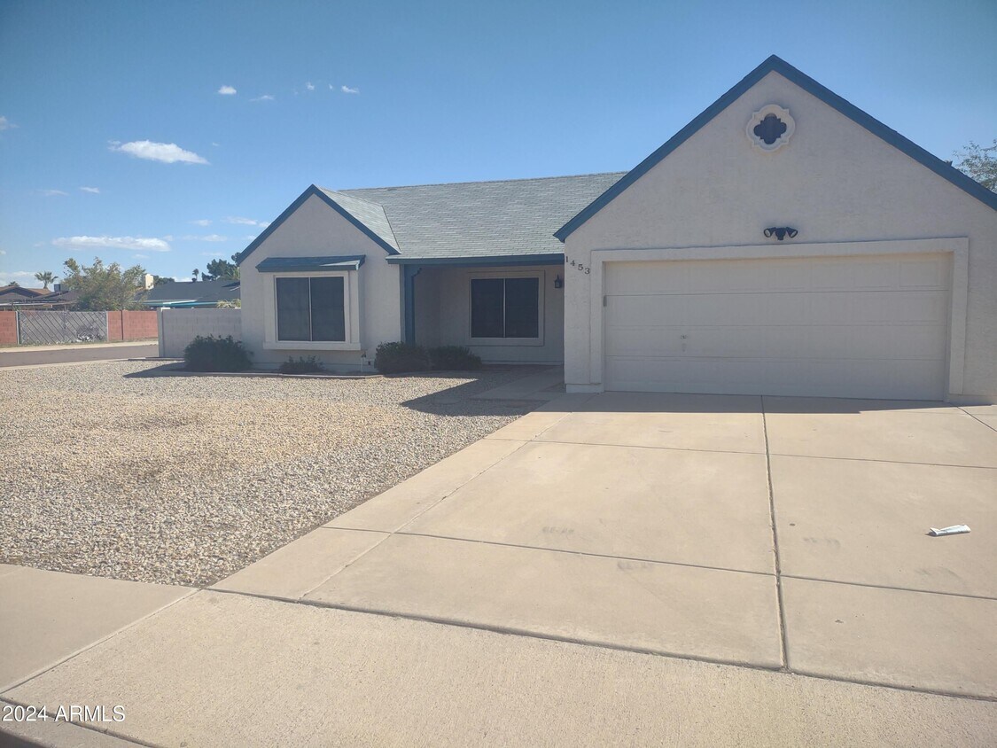 Foto principal - 1453 E Todd Dr