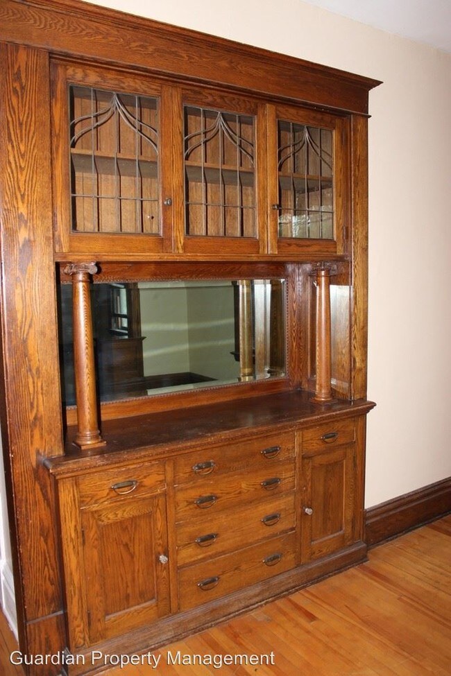 Building Photo - 1408 W 28th St
