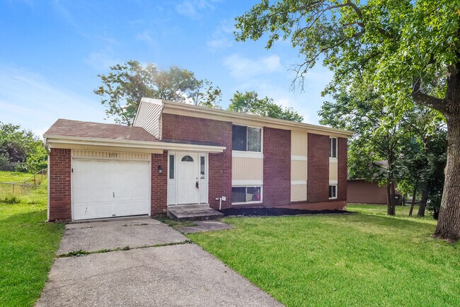 Foto del edificio - 7777 Ravenswood Dr