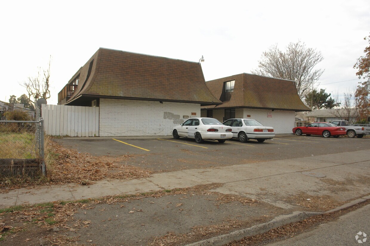 Foto del edificio - 1118-1120 Cherry Ave