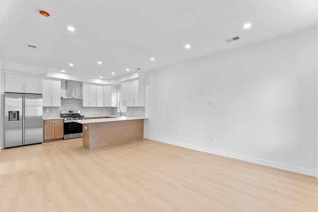 Foto del edificio - 6717 Madison St