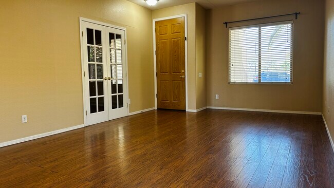 Foto del edificio - 839 E Las Colinas Pl