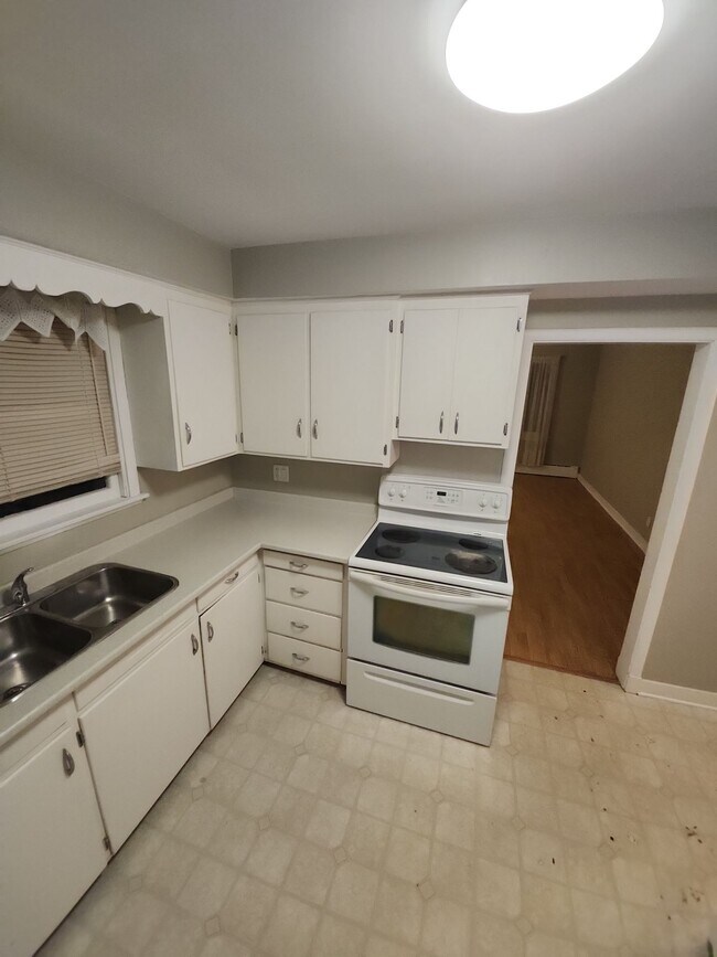 Photo du bâtiment - 49 Whitman Ct