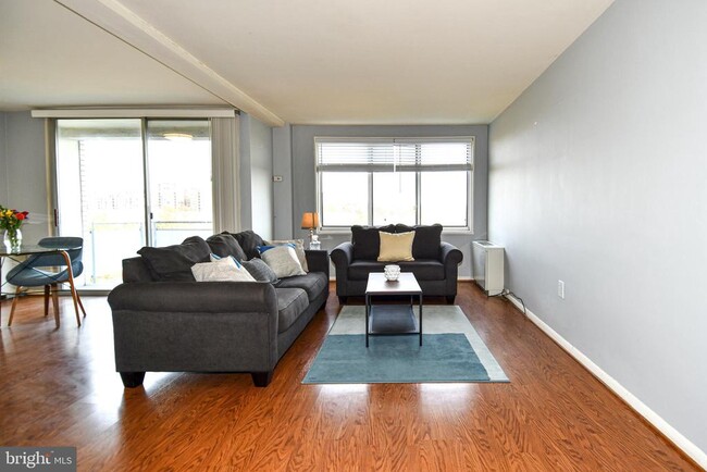 Building Photo - 10201 Grosvenor Pl