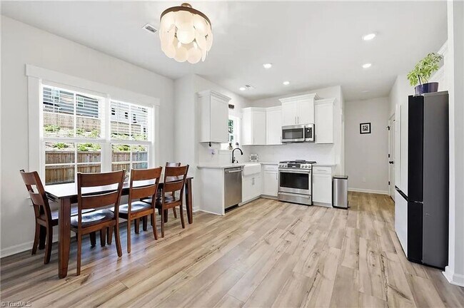 Foto del edificio - 7458 Buckview Ct