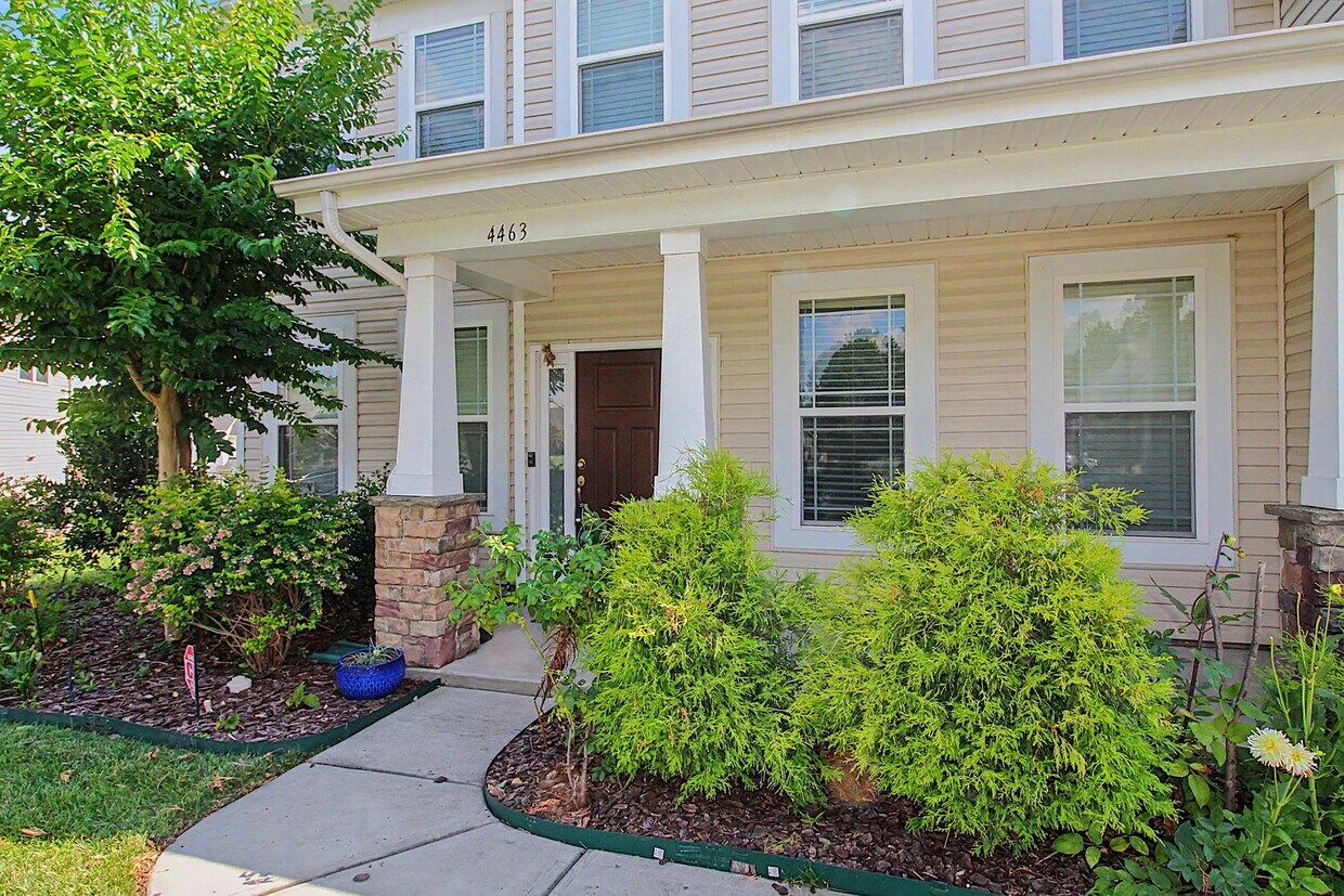 Building Photo - (Coming soon) Spacious 5BR Harrisburg Home | Loft, Solar Panels, Fenced Yard & Outdoor Fireplace