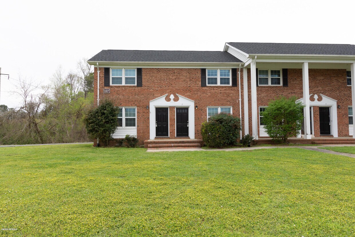 Primary Photo - 327 Richlands Ave
