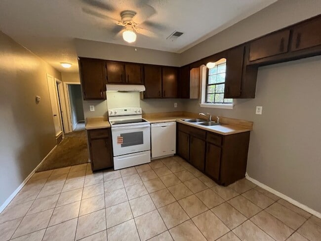 Building Photo - Renovated 2 Bedroom 1 Bath Home for Rent!!