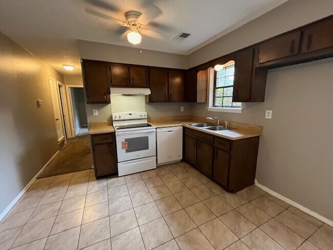 Foto del edificio - Renovated 2 Bedroom 1 Bath Home for Rent!!