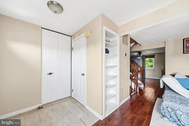 Sala de estar - 7037 Hames Ct