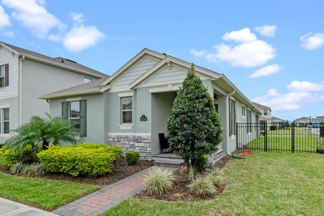 Building Photo - Beautiful 3/2/2 Home in Winter Gardens Wat...