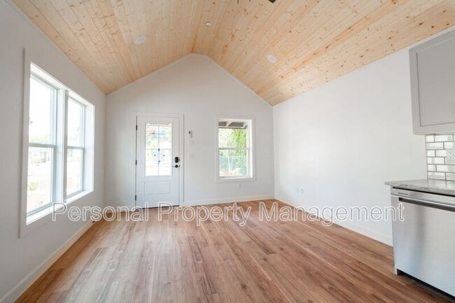 Foto del edificio - 8005 NE 32nd St