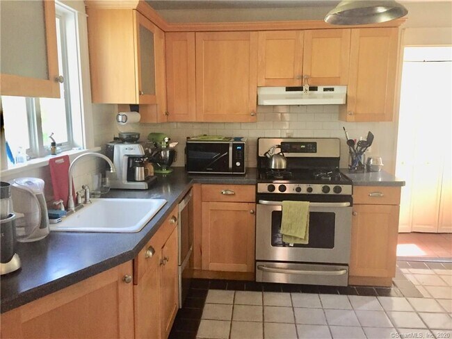 Foto del edificio - 12 Maplewood Ave