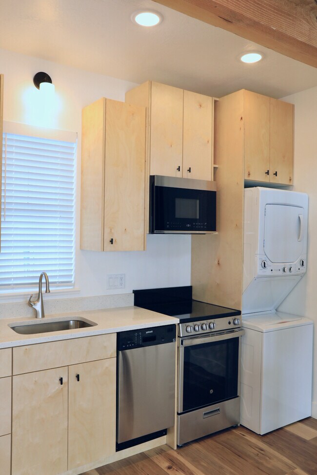 Cocina y lavandería - 96 S 100 E