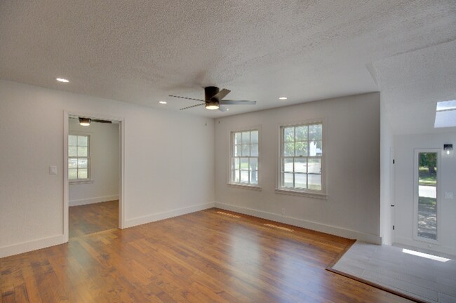 Foto del edificio - 1341 E 39th St