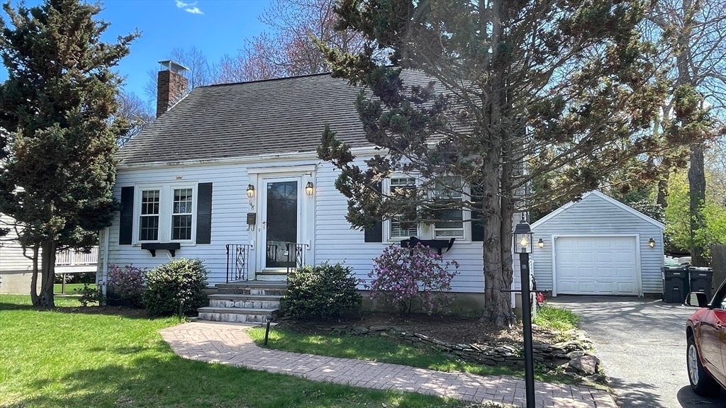 Primary Photo - 148 Oak St