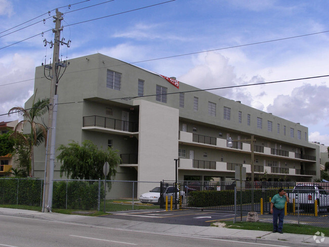 Building Photo - Villa San Miguel