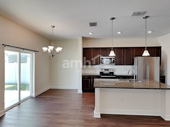 Building Photo - 4624 Birdsong Dr