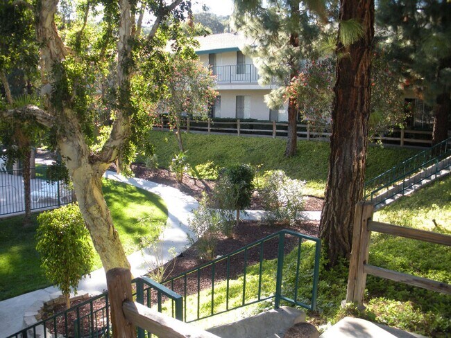 Building Photo - Remodeled large one bedroom - 2nd floor