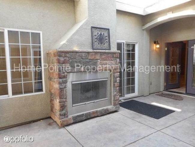 Building Photo - 3007 Sparrow Dr