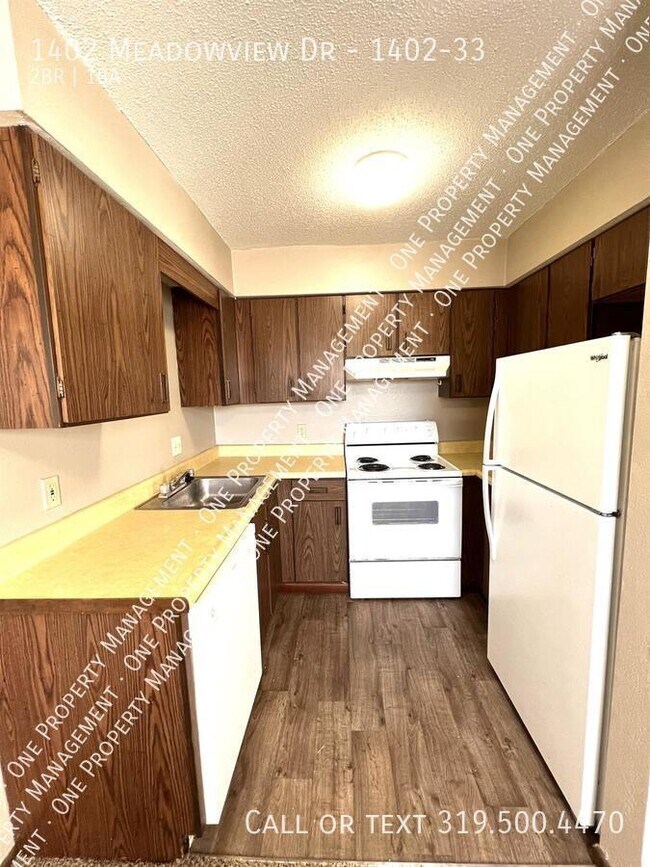 Building Photo - 1402 Meadowview Dr