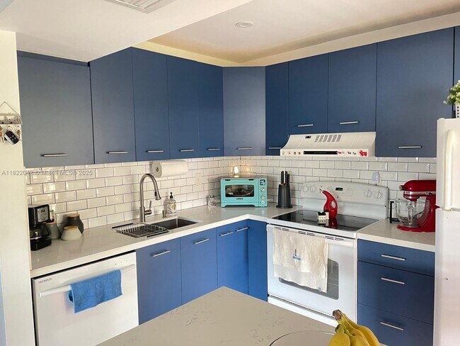 Foto del edificio - 20250 NE 3rd Ct