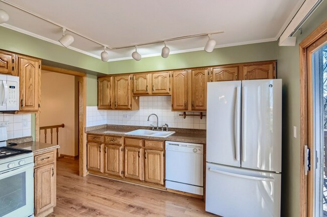 Building Photo - 1045 Brush Hill Ln