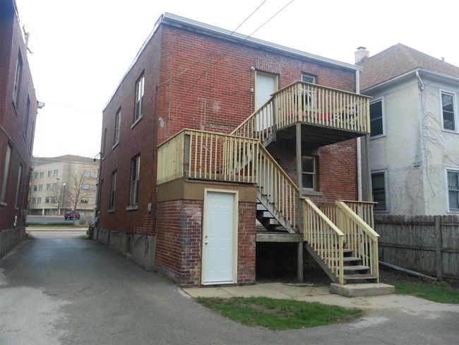 Building Photo - 1421 Charles St