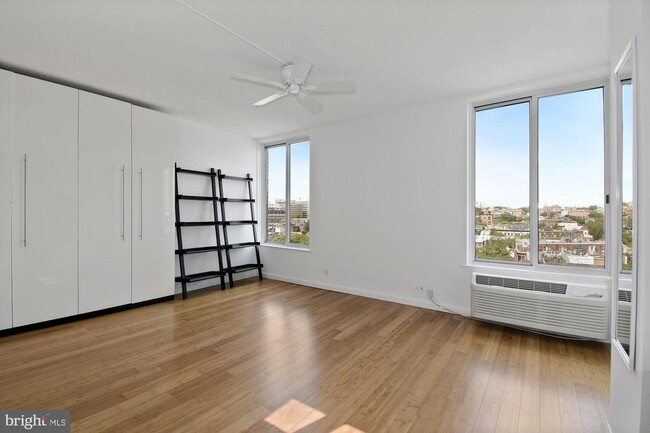Foto del edificio - 1800 R St NW