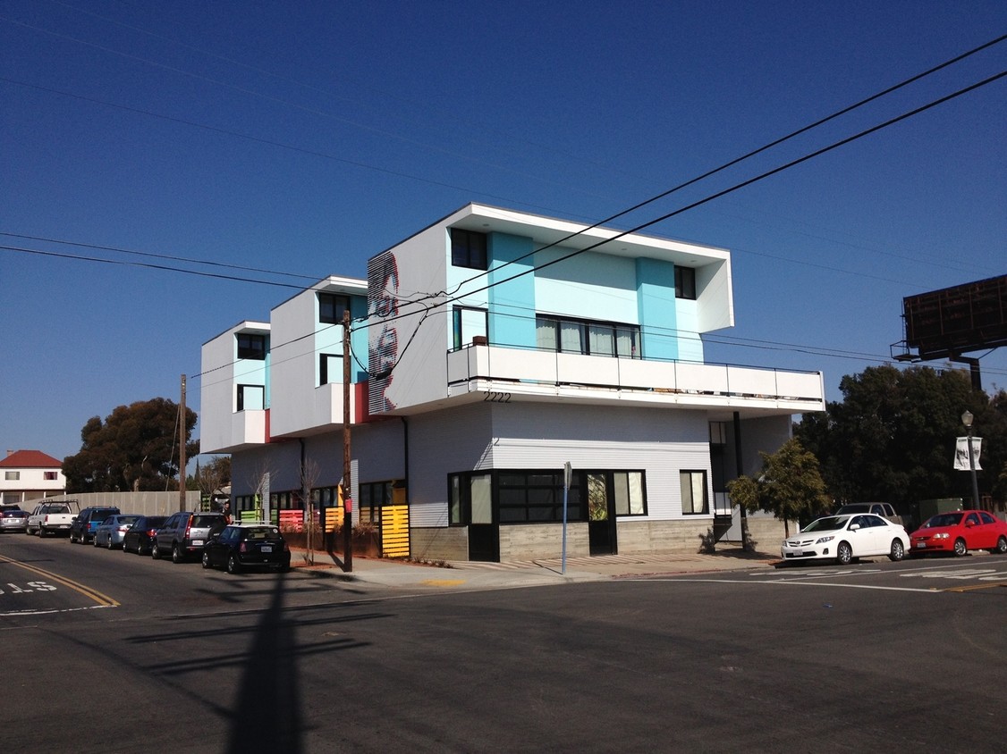 Primary Photo - La Esquina