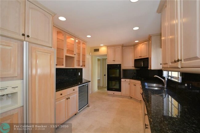 Building Photo - 447 Coral Way
