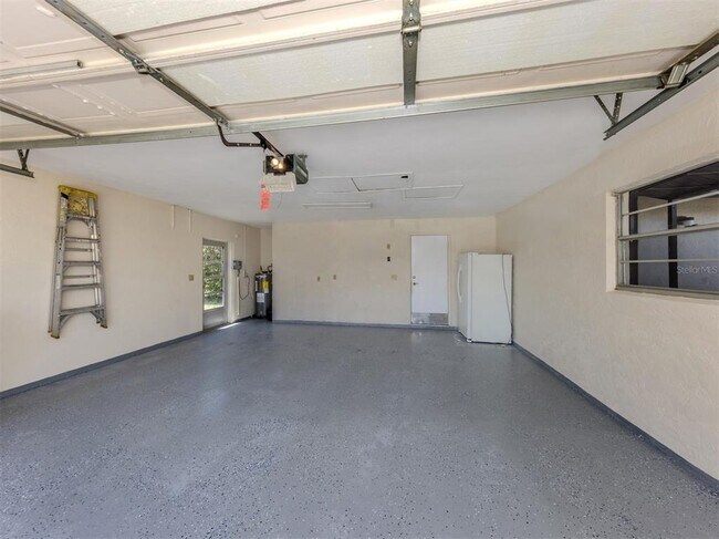 Building Photo - 1229 Lucaya Ave
