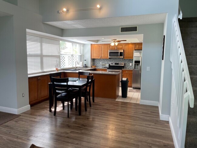 Building Photo - 3750 SW Sunset Trace Cir