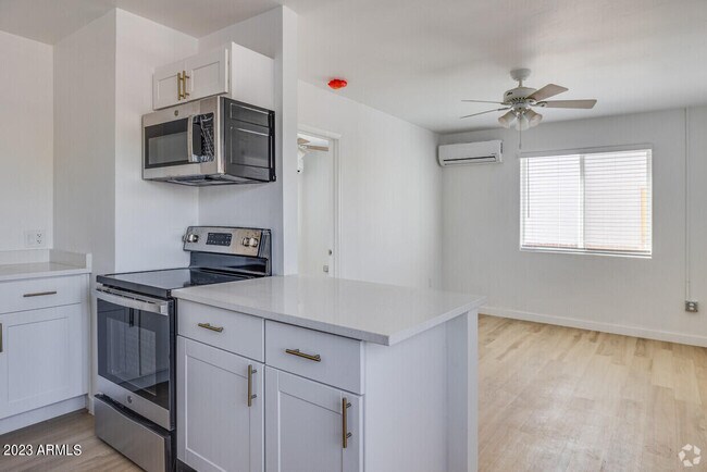 Building Photo - 1620 Apache Blvd