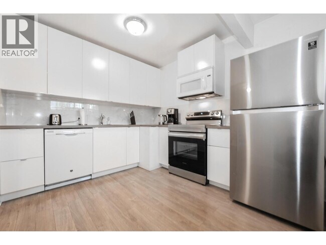 Photo du bâtiment - 315 W 19th Ave
