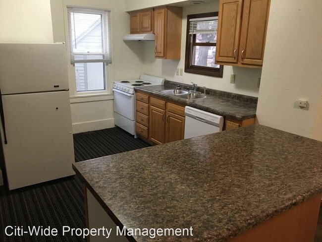 Building Photo - 4 br, 1.5 bath House - 213 4th St NE