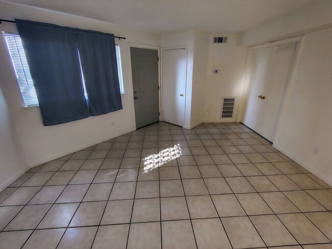 Building Photo - Move In Before the Holidays