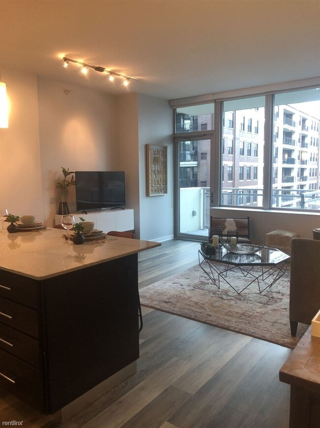 Building Photo - 1 br, 1 bath  - 420 W Huron St Apt 1504
