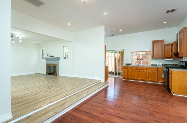 Foto del edificio - 5617 Katherine Ave