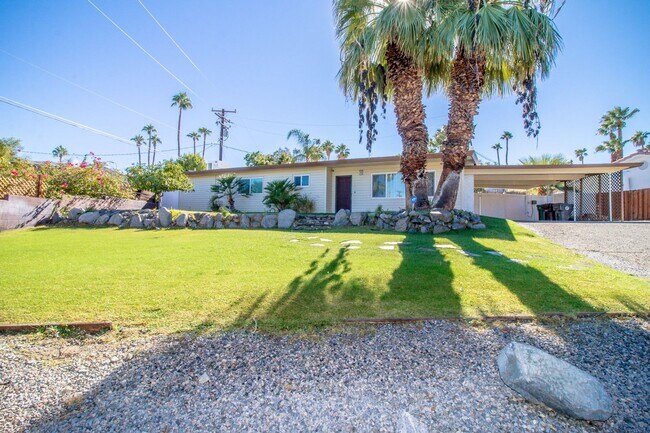 Building Photo - Beautiful 3 Bed / 2 Bath Cathedral City Ho...