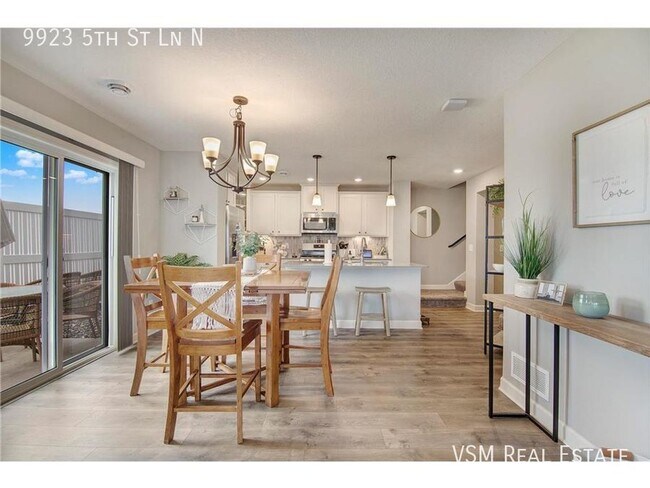 Building Photo - Luxury 3 Bed 3 Bath End Unit Townhome Avai...