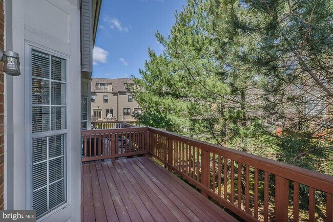 Foto del edificio - 6028 Madison Overlook Ct