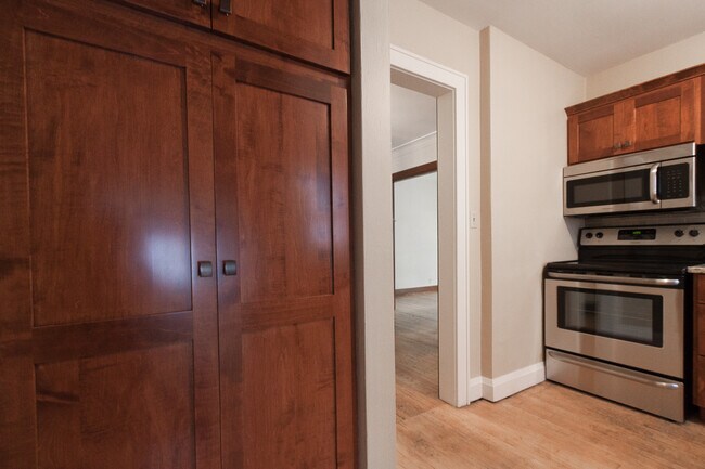 Building Photo - 2642 Kendall Avenue