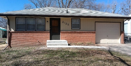 Building Photo - 2125 Griffith St