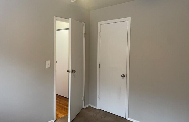 Foto del edificio - 558 Lowell Ave