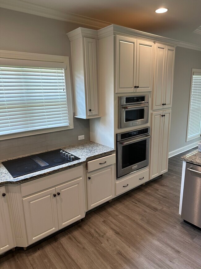 Foto del edificio - 8529 Oak Abbey Trl NE