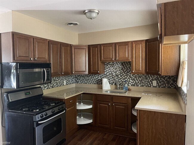 Foto del edificio - 3 br, 1 bath House - 910 Saint Vincent Street