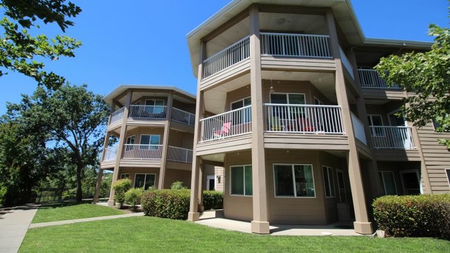 Building Photo - Creekside Oaks Retirement Community