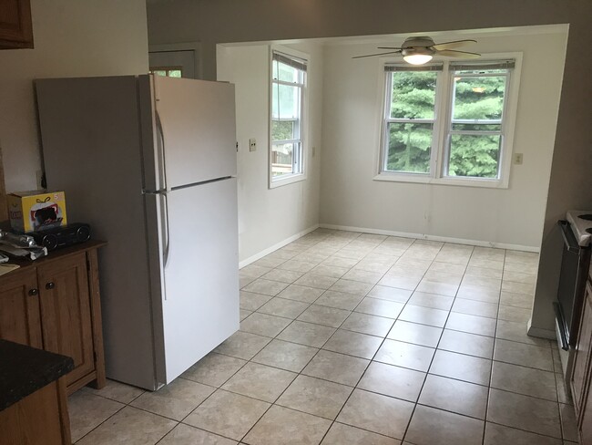 Building Photo - 5028 Lake Vista Dr